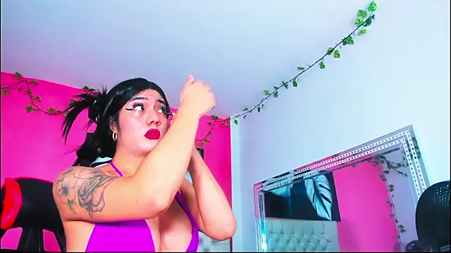 Snapshot of ZachaTompson chatting on January 18, 8:34 pm ZachaTompson online show from January 18, 8:34 pm