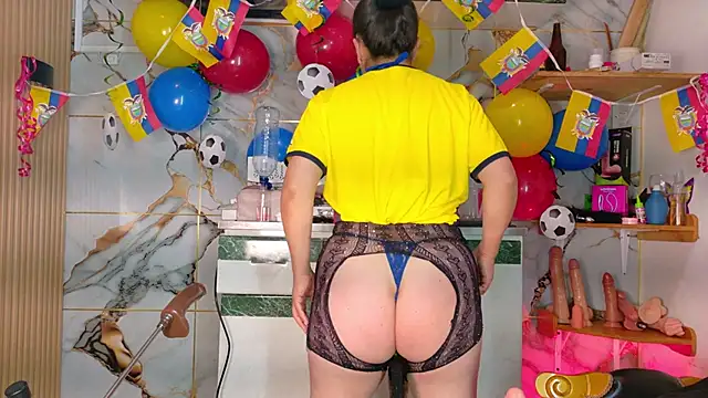 Snapshot of Bigass_dayla chatting on June 12, 12:36 pm Bigass dayla online show from June 12, 12:36 pm