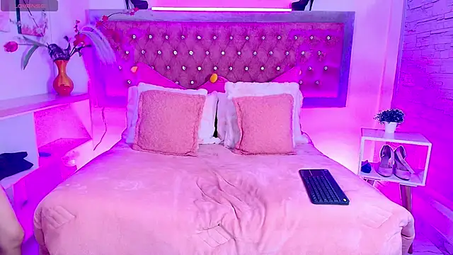 EmmaWilder online show from November 7, 8:35 pm