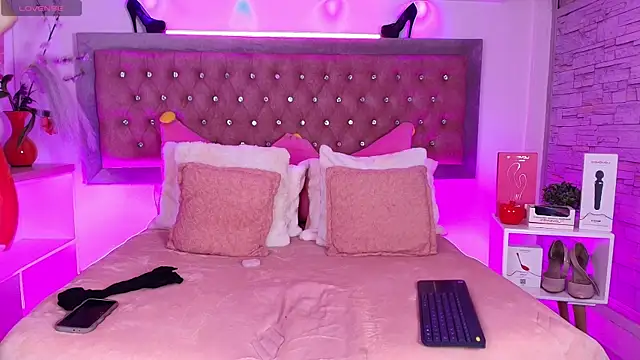 EmmaWilder online show from October 28, 9:47 pm