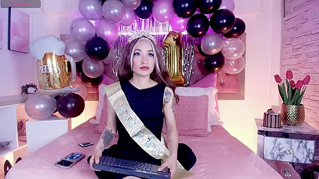 EmmaWilder online show from November 3, 7:17 pm