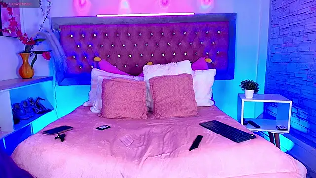 EmmaWilder online show from October 21, 9:47 pm