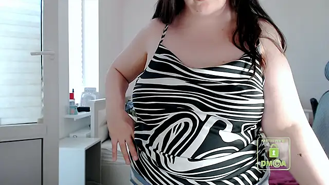 Snapshot of cute_and_hot chatting on July 1, 3:12 pm cute and hot online show from July 1, 3:12 pm