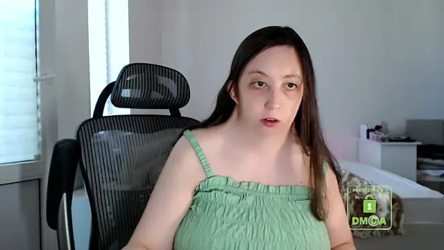 Snapshot of cute_and_hot chatting on June 14, 3:02 pm cute and hot online show from June 14, 3:02 pm