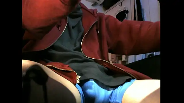 Snapshot of Ray175oo chatting on December 17, 6:02 pm Ray175oo online show from December 17, 6:02 pm