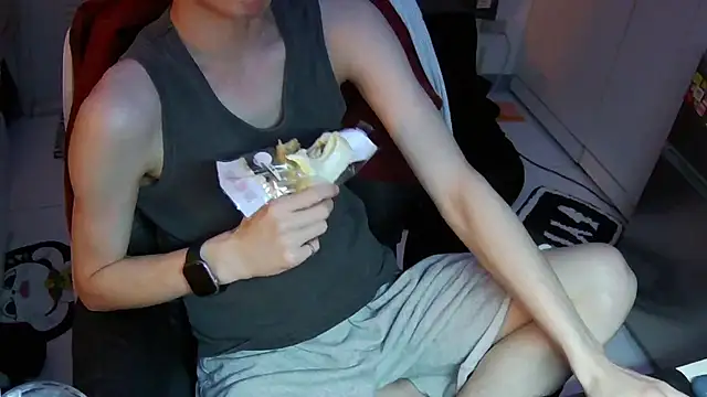 Ray175oo online show from April 2, 6:25 pm