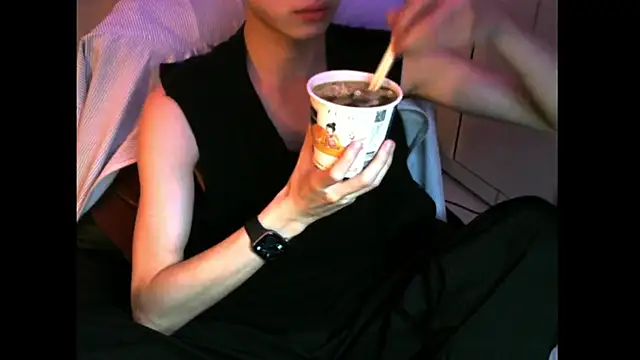 Snapshot of Ray175oo chatting on February 6, 5:31 pm Ray175oo online show from February 6, 5:31 pm