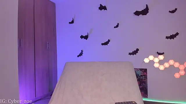 cyberzoe online show from November 13, 4:00 pm