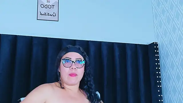 hotlatinateacher online show from February 16, 7:12 pm