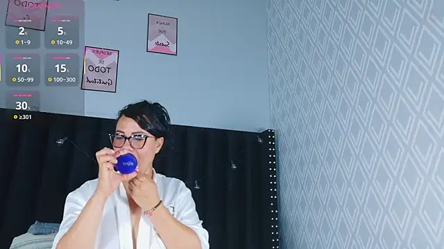 hotlatinateacher online show from January 12, 4:14 pm