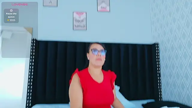 hotlatinateacher online show from April 23, 6:31 pm