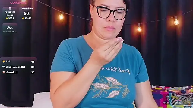 Snapshot of hotlatinateacher chatting on October 28, 7:18 am hotlatinateacher online show from October 28, 7:18 am