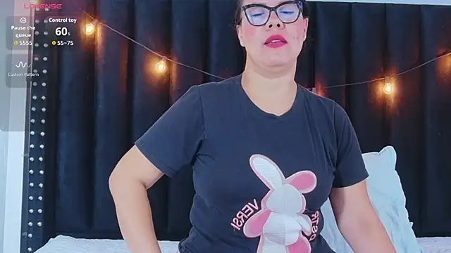 Snapshot of hotlatinateacher chatting on October 12, 11:55 am hotlatinateacher online show from October 12, 11:55 am