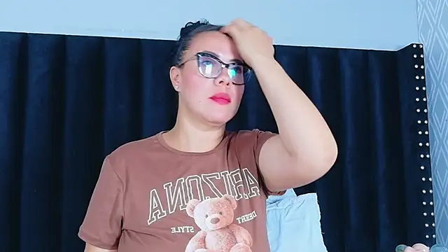 hotlatinateacher online show from February 19, 7:55 pm