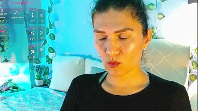 venus swet  online show from November 12, 11:30 pm