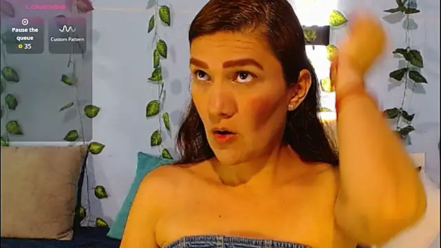 Snapshot of venus_swet_ chatting on July 12, 9:15 pm venus swet online show from July 12, 9:15 pm