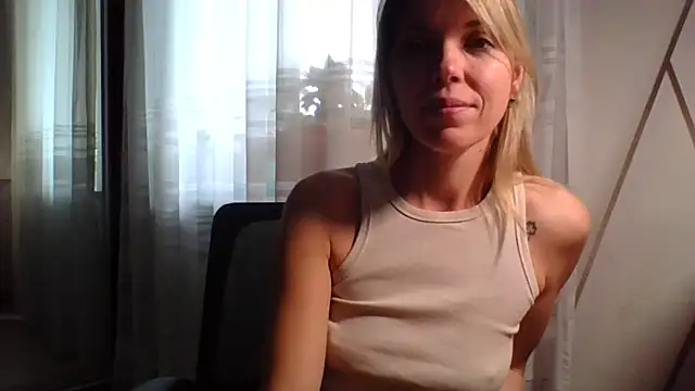 Snapshot of VelvetLove287 chatting on April 23, 6:20 am VelvetLove287 online show from April 23, 6:20 am