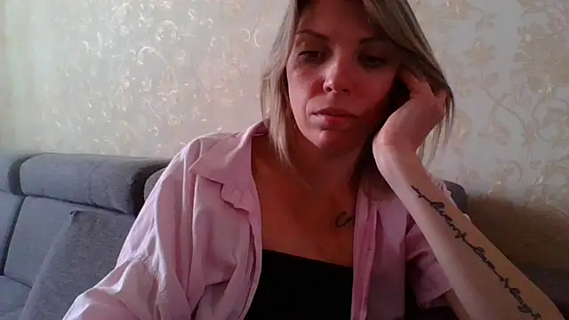 Snapshot of VelvetLove287 chatting on March 14, 3:03 pm VelvetLove287 online show from March 14, 3:03 pm