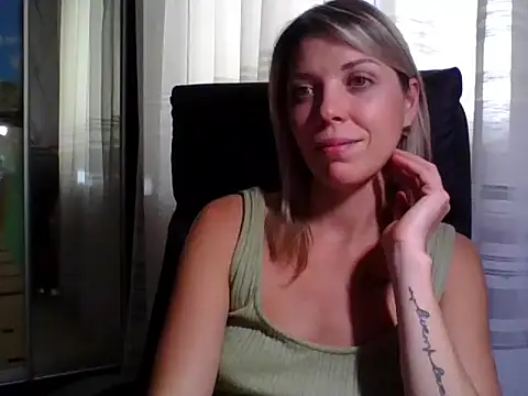 Snapshot of VelvetLove287 chatting on October 10, 2:29 pm VelvetLove287 online show from October 10, 2:29 pm