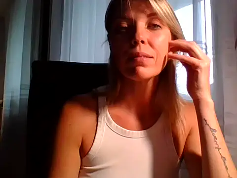 Snapshot of VelvetLove287 chatting on September 24, 7:59 am VelvetLove287 online show from September 24, 7:59 am