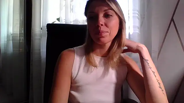 VelvetLove287 online show from December 18, 8:08 am