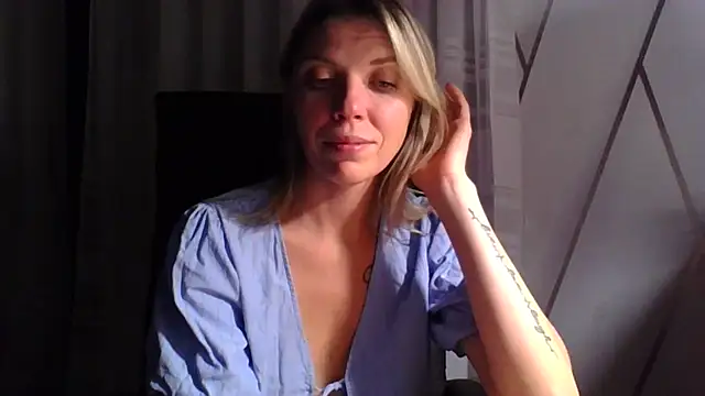 Snapshot of VelvetLove287 chatting on October 18, 7:16 pm VelvetLove287 online show from October 18, 7:16 pm