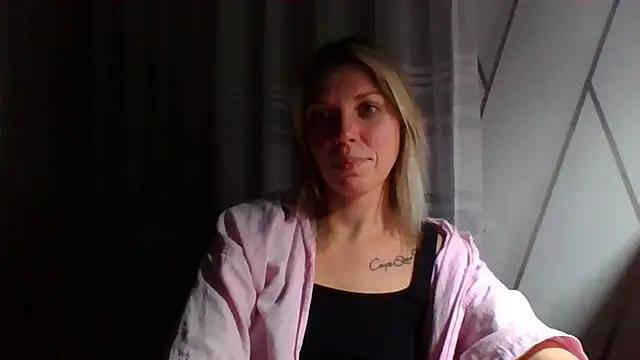 Snapshot of VelvetLove287 chatting on February 21, 4:48 pm VelvetLove287 online show from February 21, 4:48 pm