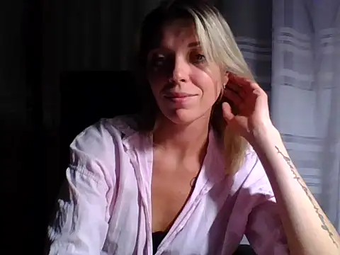 Snapshot of VelvetLove287 chatting on September 15, 7:03 pm VelvetLove287 online show from September 15, 7:03 pm