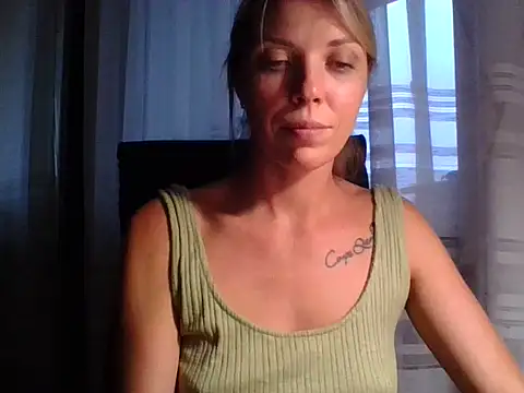 Snapshot of VelvetLove287 chatting on September 23, 3:19 pm VelvetLove287 online show from September 23, 3:19 pm