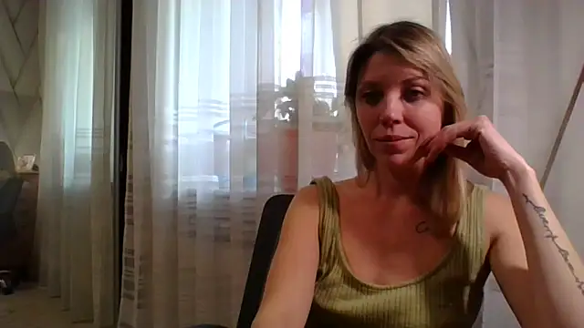 Snapshot of VelvetLove287 chatting on April 19, 4:19 pm VelvetLove287 online show from April 19, 4:19 pm