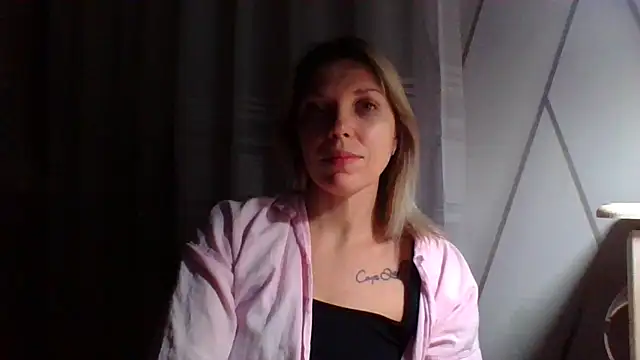 Snapshot of VelvetLove287 chatting on February 21, 8:05 pm VelvetLove287 online show from February 21, 8:05 pm