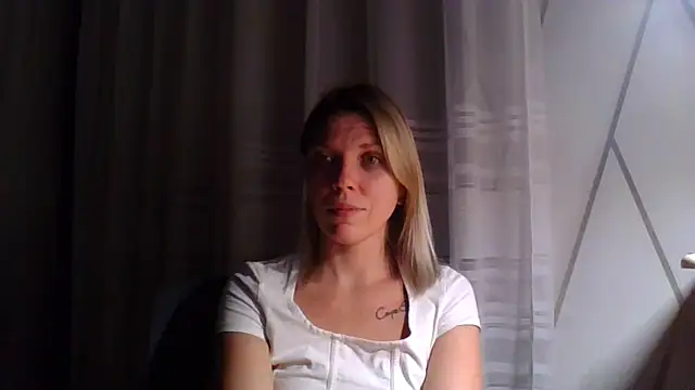 Snapshot of VelvetLove287 chatting on February 25, 7:27 pm VelvetLove287 online show from February 25, 7:27 pm