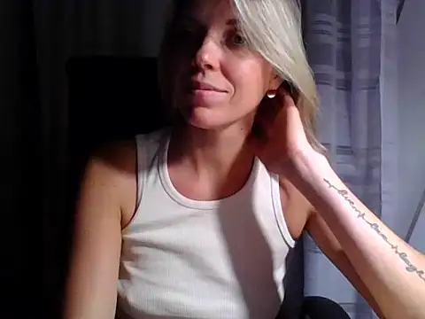 Snapshot of VelvetLove287 chatting on September 24, 8:04 pm VelvetLove287 online show from September 24, 8:04 pm