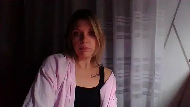 Snapshot of VelvetLove287 chatting on February 23, 7:38 pm VelvetLove287 online show from February 23, 7:38 pm