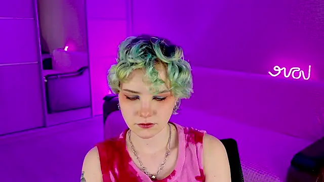 Snapshot of School_Love chatting on February 3, 1:19 pm School Love online show from February 3, 1:19 pm