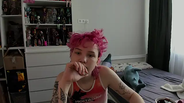 School Love online show from March 5, 7:05 am