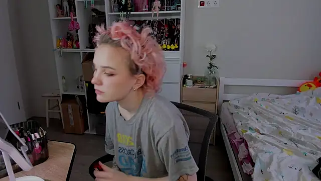 School Love online show from November 21, 7:07 am