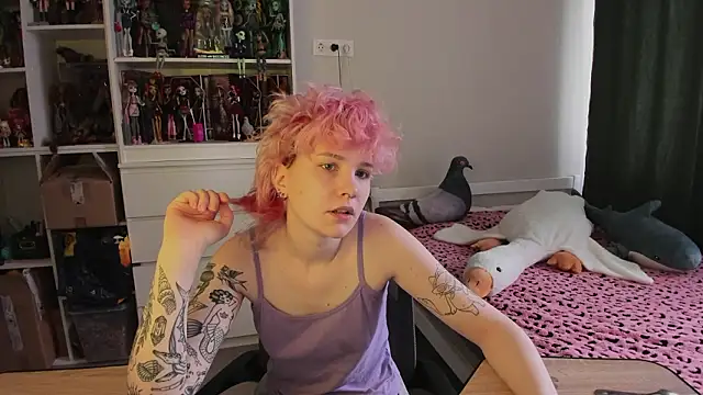 School Love online show from March 19, 7:08 am