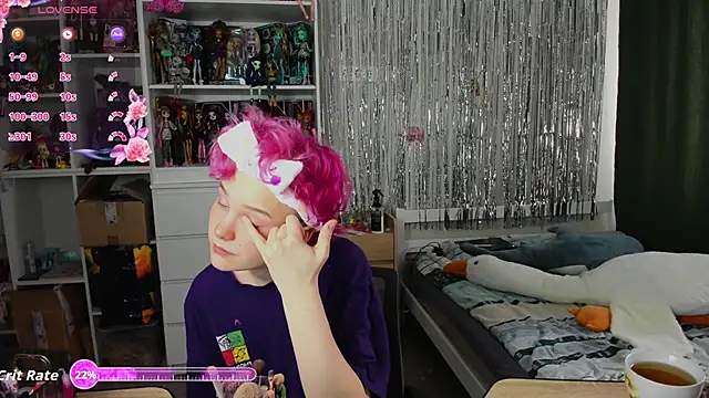 School Love online show from April 8, 7:10 am