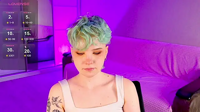 Snapshot of School_Love chatting on March 12, 1:08 pm School Love online show from March 12, 1:08 pm