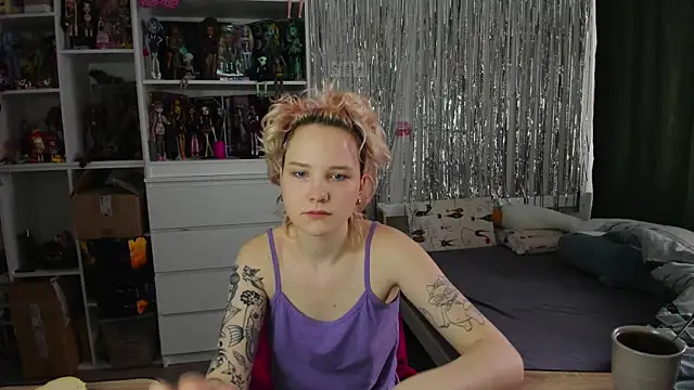 School Love online show from April 2, 7:04 am