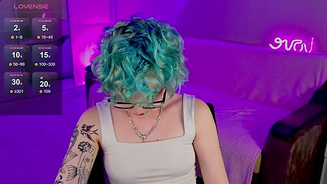 Snapshot of School_Love chatting on February 23, 4:13 pm School Love online show from February 23, 4:13 pm