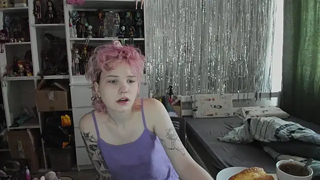 School Love online show from March 22, 7:10 am