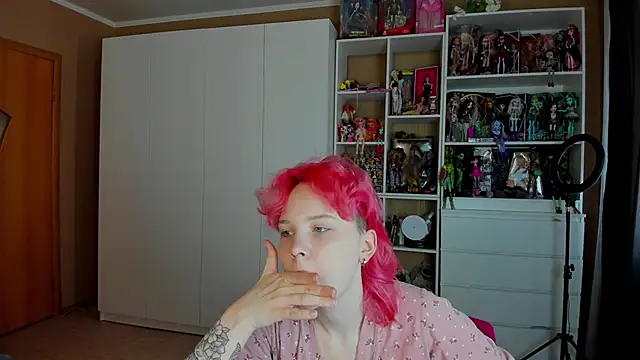School Love online show from May 8, 7:23 am