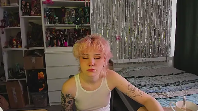 School Love online show from March 26, 7:06 am