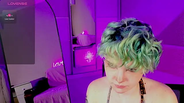 Snapshot of School_Love chatting on January 22, 1:11 pm School Love online show from January 22, 1:11 pm