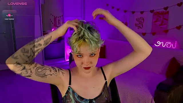 Snapshot of School_Love chatting on March 21, 4:18 pm School Love online show from March 21, 4:18 pm