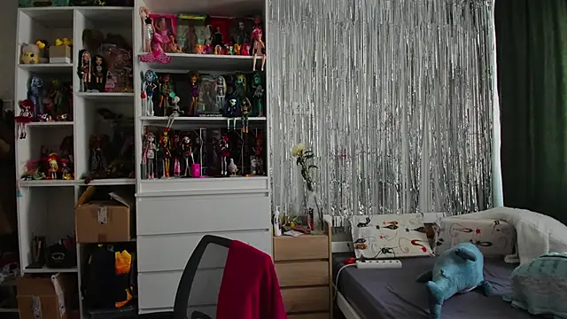 School Love online show from March 30, 7:10 am