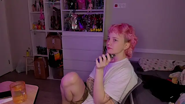 School Love online show from December 15, 7:14 am