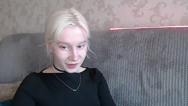 Snapshot of EnigmaSee chatting on May 3, 12:20 pm EnigmaSee online show from May 3, 12:20 pm